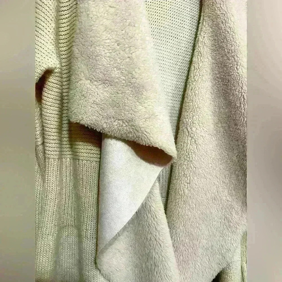 Super soft Cardigan - with faux fur collar - New Directions, Medium. Beautiful! - Picture 3 of 8